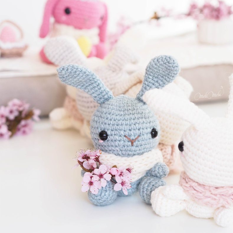 doudou-lapin-bleu-gris-hiver-laine-crochet-laboutiquedemelimelo