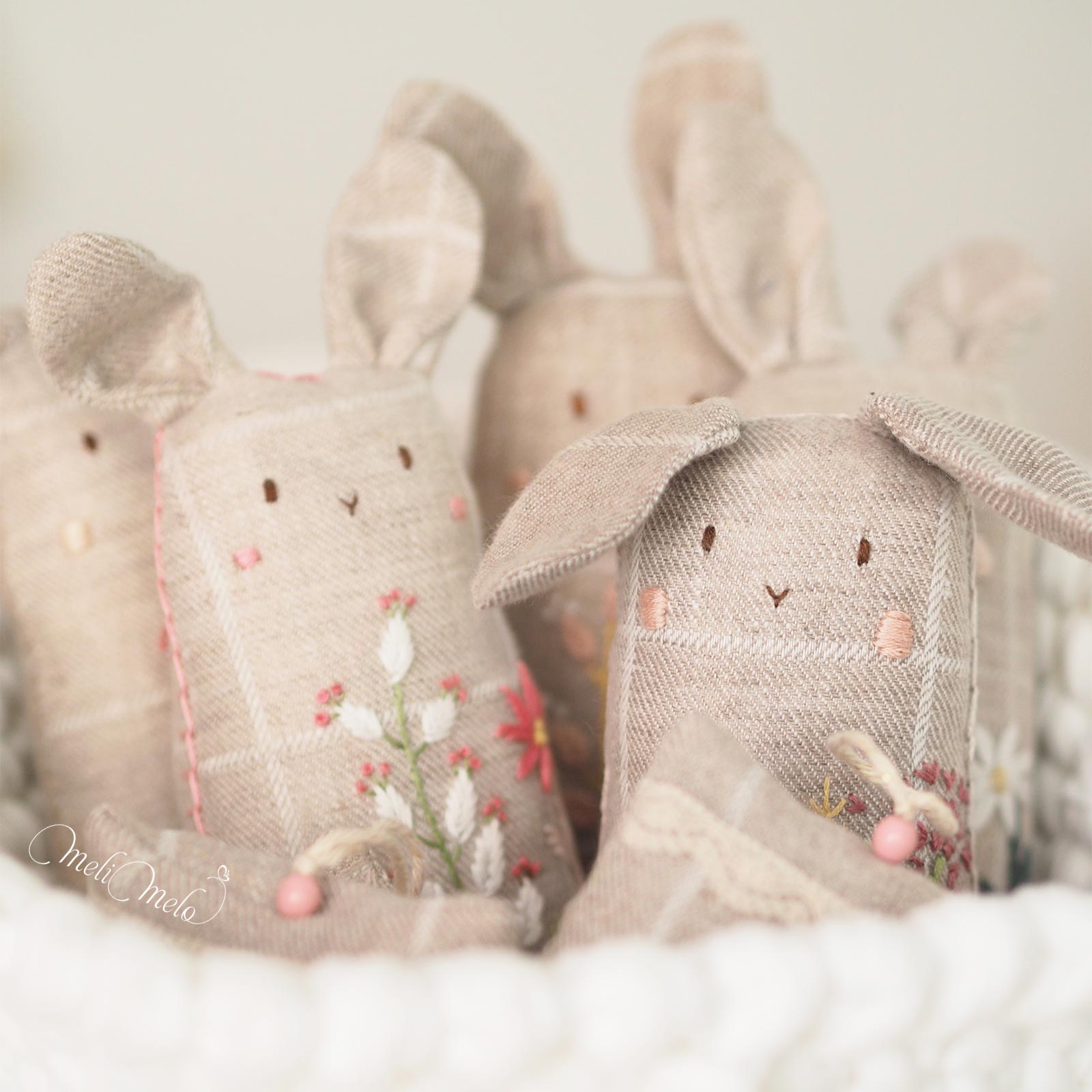 doudous-lapins-broderie-florale-tissu-lin-lave-bio-fait-main-laboutiquedemelimelo