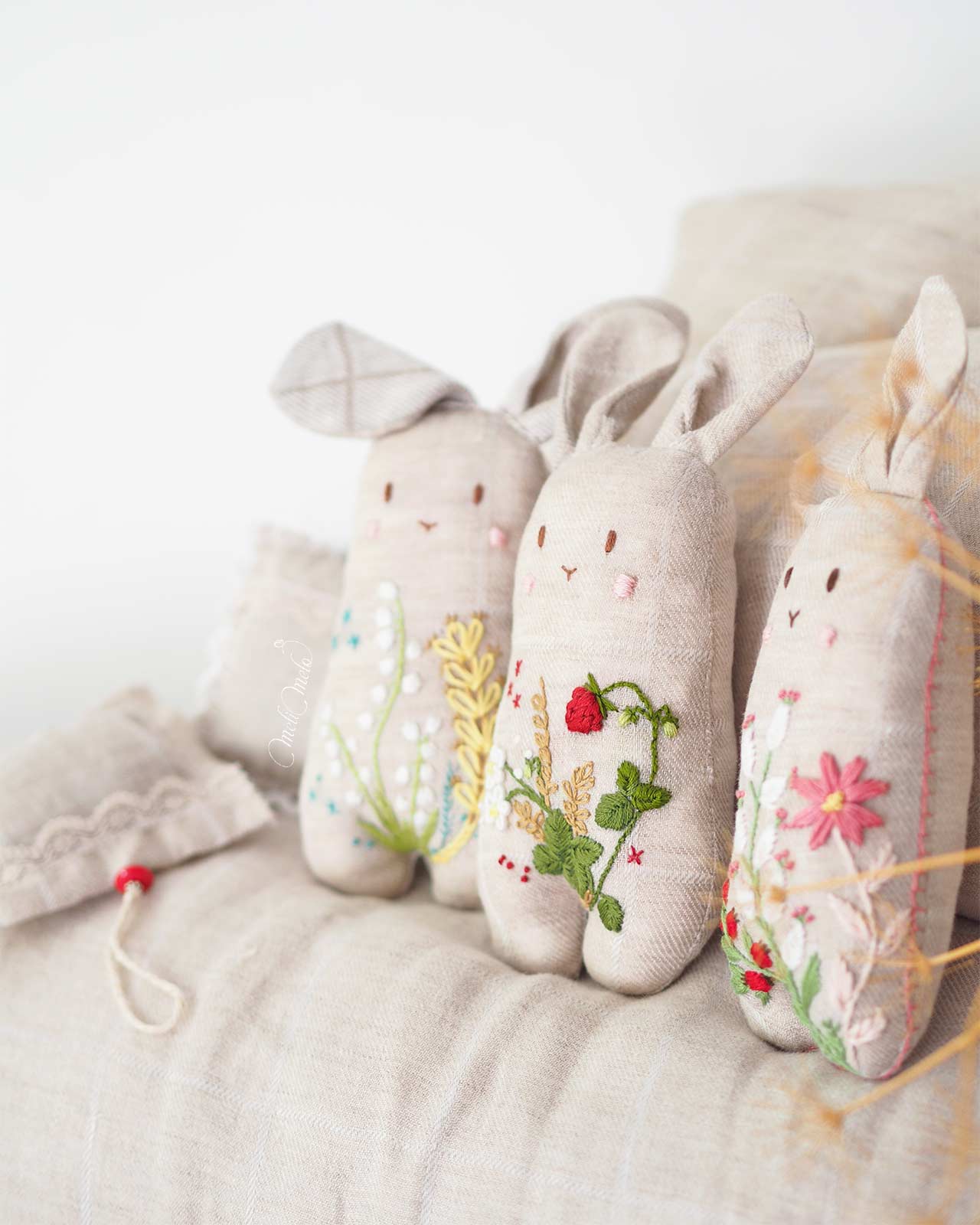 doudous-lapins-broderie-printemps-lin-lave-bio-laboutiquedemelimelo