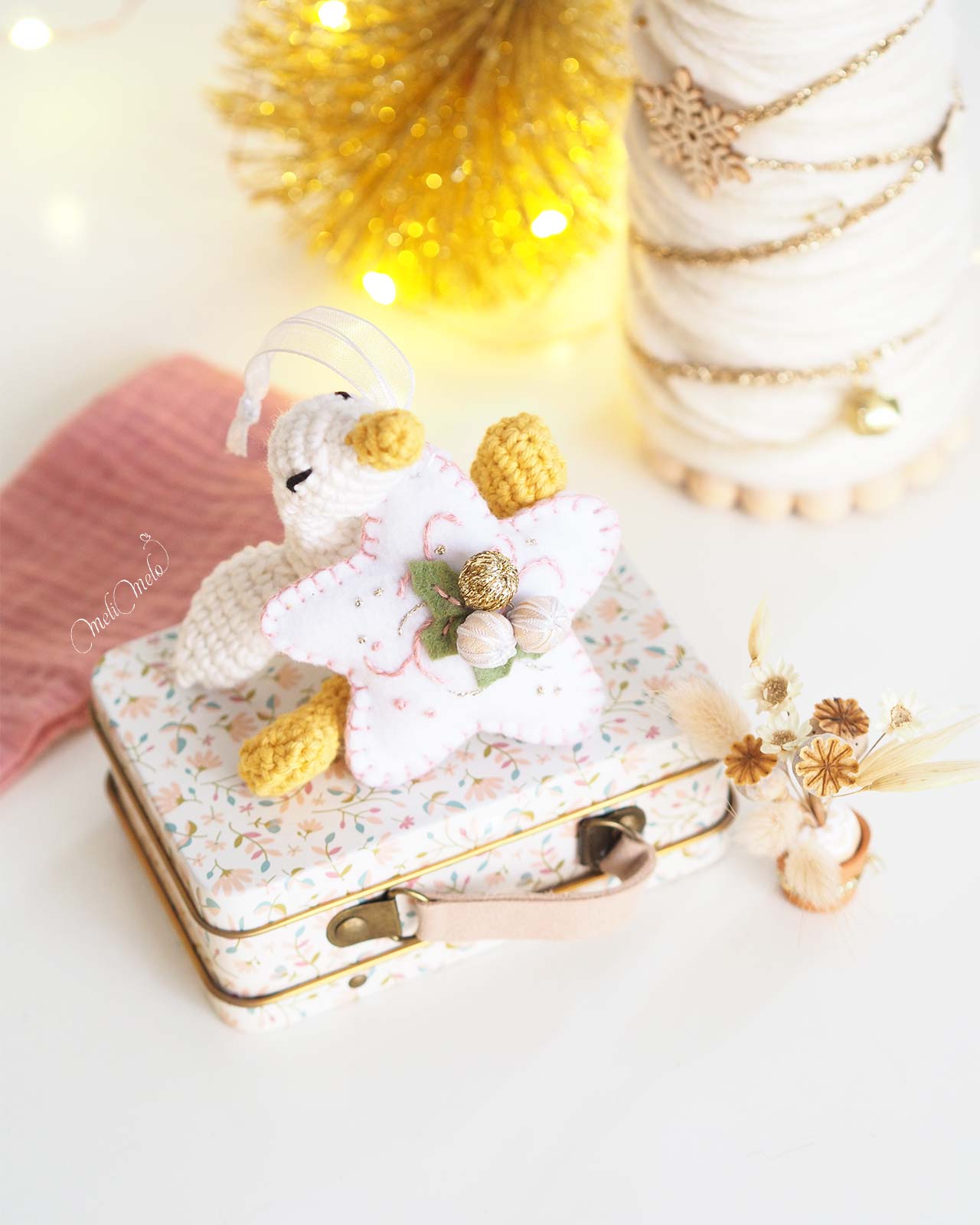 grigri-crochet-oie-etoile-neige-feutrine-porte-bonheur-cadeau-laboutiquedemelimelo