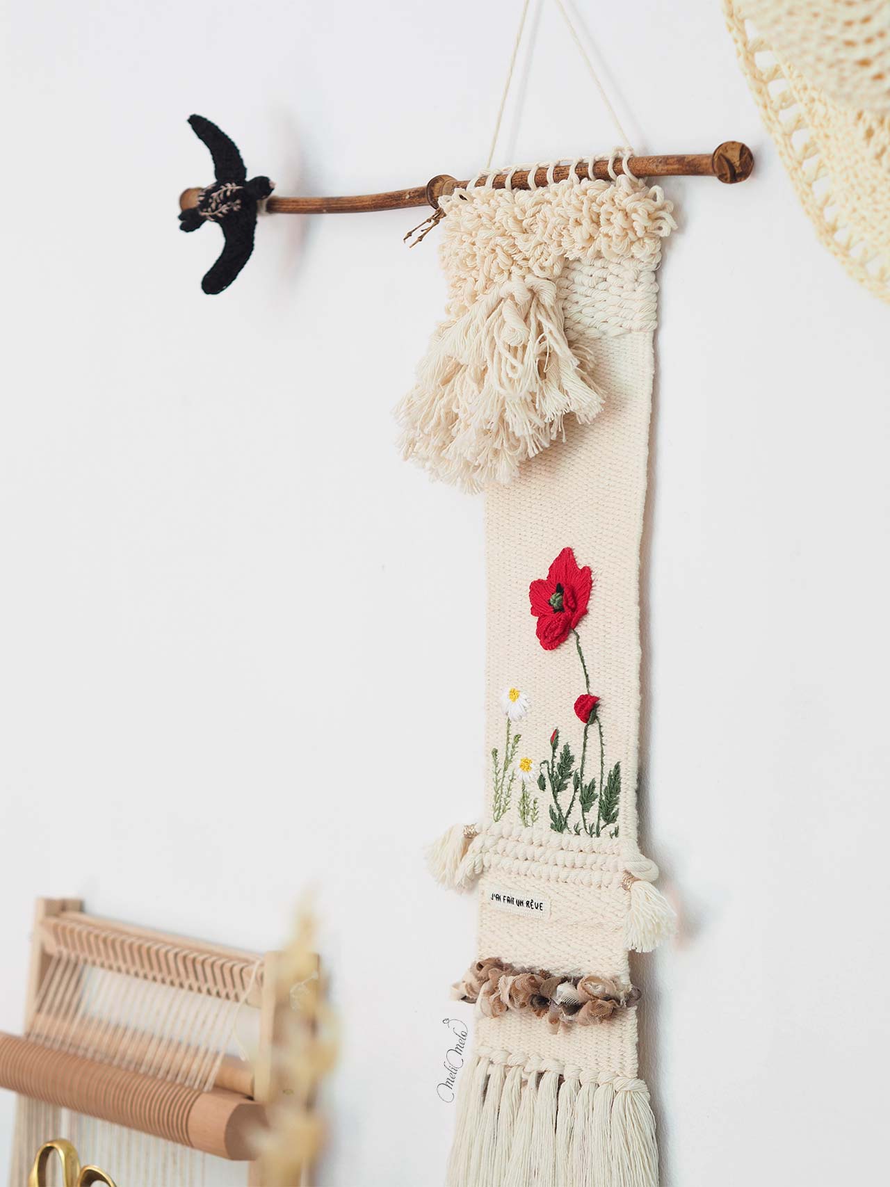 handweaving-wall-hanging-poppy-embroidery-cotton-swallow-bamboo-chimonobambusa-tumidissinoda-laboutiquedemelimelo