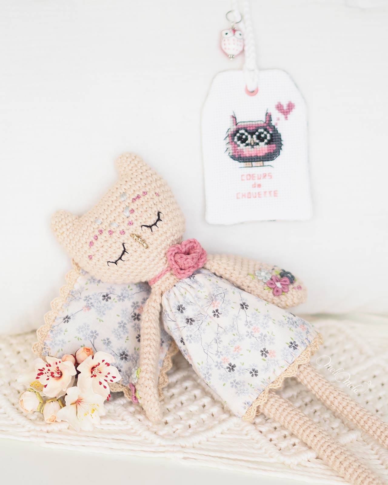 jolie-chouette-fleur-doudou-crochet-broderie-couture-laboutiquedemelimelo