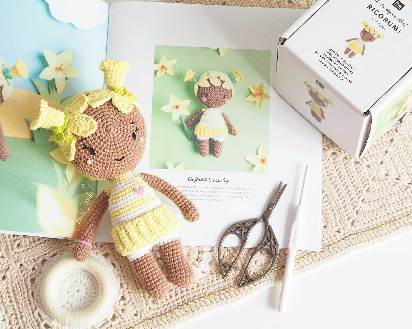 kit-crochet-poupee-ricorumi-blooming-beauties--narcisse-jaune-ricodesign-laboutiquedemelimelo