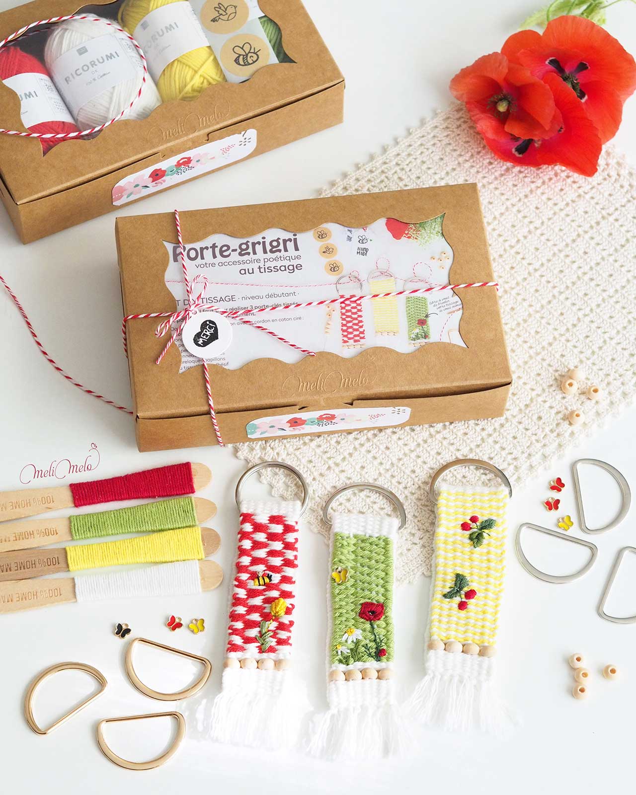 kit-diy-porte-cles-grigri-tissage-coton-abeille-coquelicot-cerise-laboutiquedemelimelo