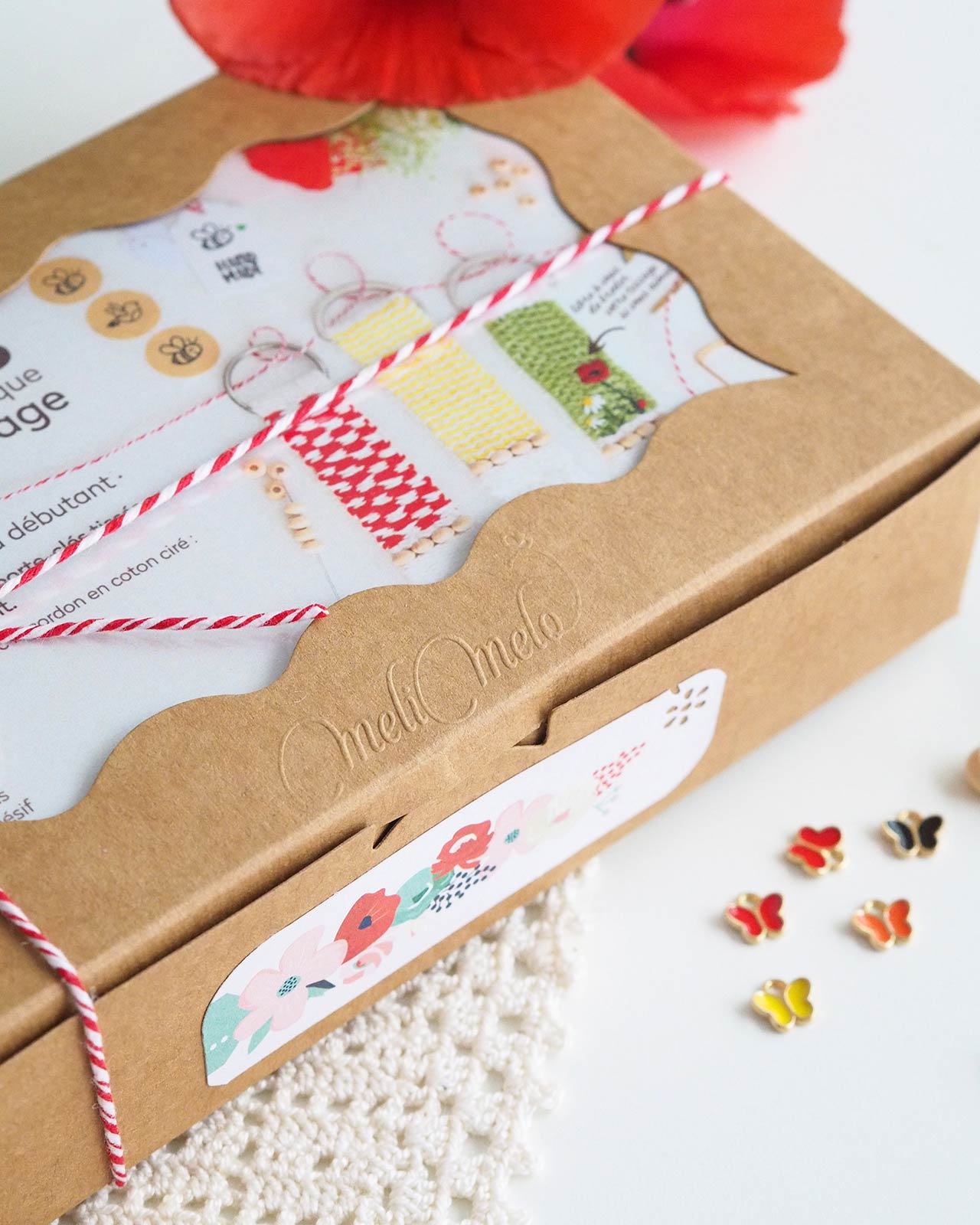 kit-diy-porte-cles-grigri-tissage-coton-les-beaux-jours-detail-fleur-laboutiquedemelimelo