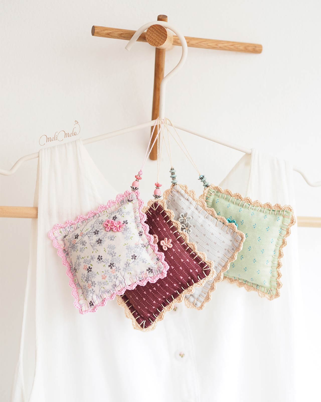 lavande-provence-coussins-sent-bon-broderie-fleur-crochet-laboutiquedemelimelo