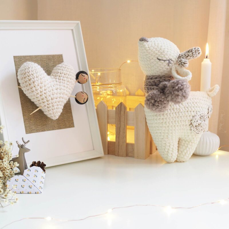 lot-crochet-biche-bambi-doudou-amigurumi-cadre-coeur-rangement-blanc-laboutiquedemelimelo