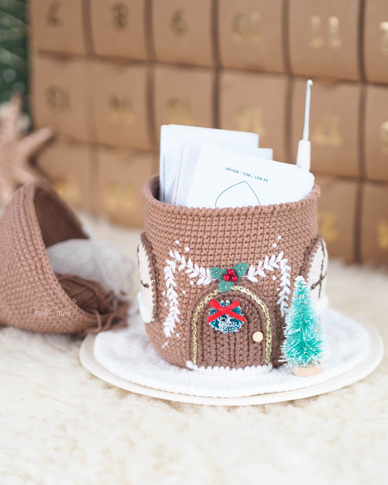 maison-pain-epice-couronne-entree-sapin-calendrier-avent-2024-crochet-ricorumi-laboutiquedemelimelo