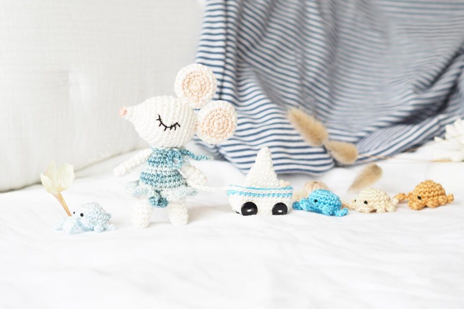 mini-souris-voilier-crabe-plage-crochet-amigurumi-laboutiquedemelimelo