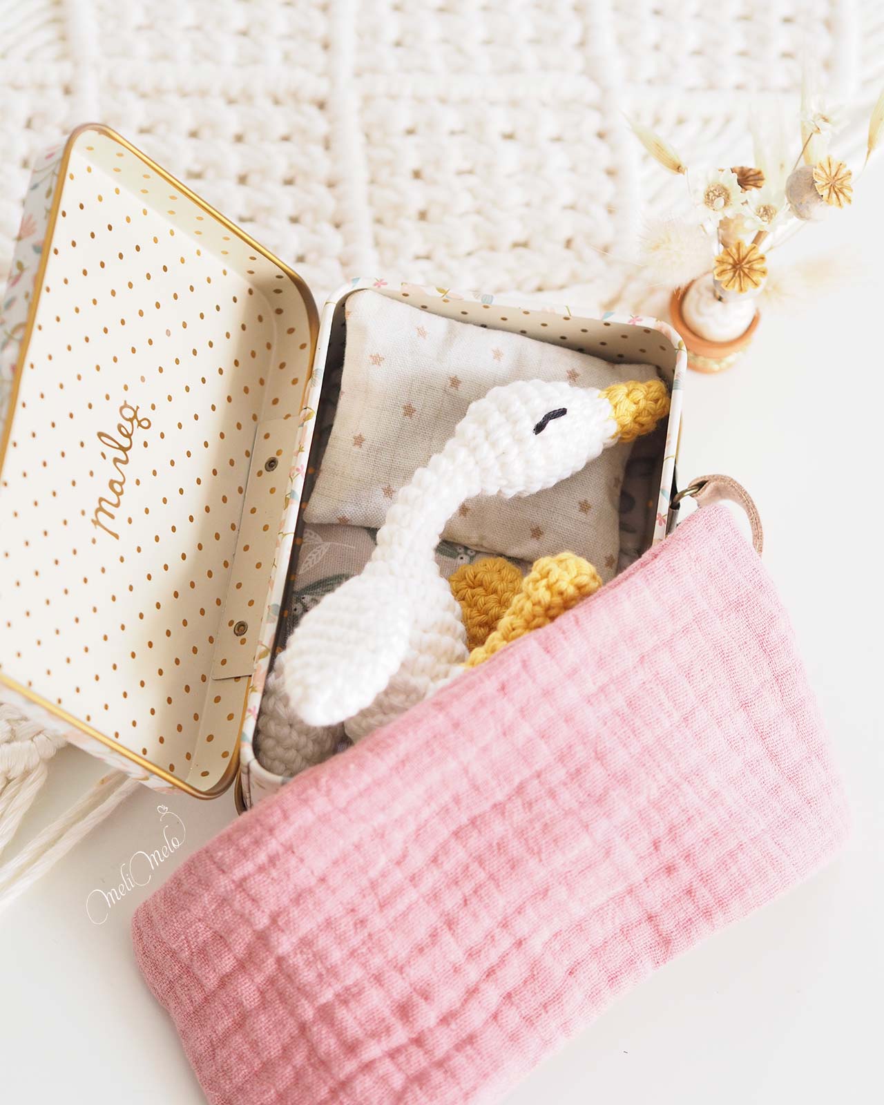 miniature-oie-blanche-crochet-jouet-valise-maileg-fleur-rose-laboutiquedemelimelo