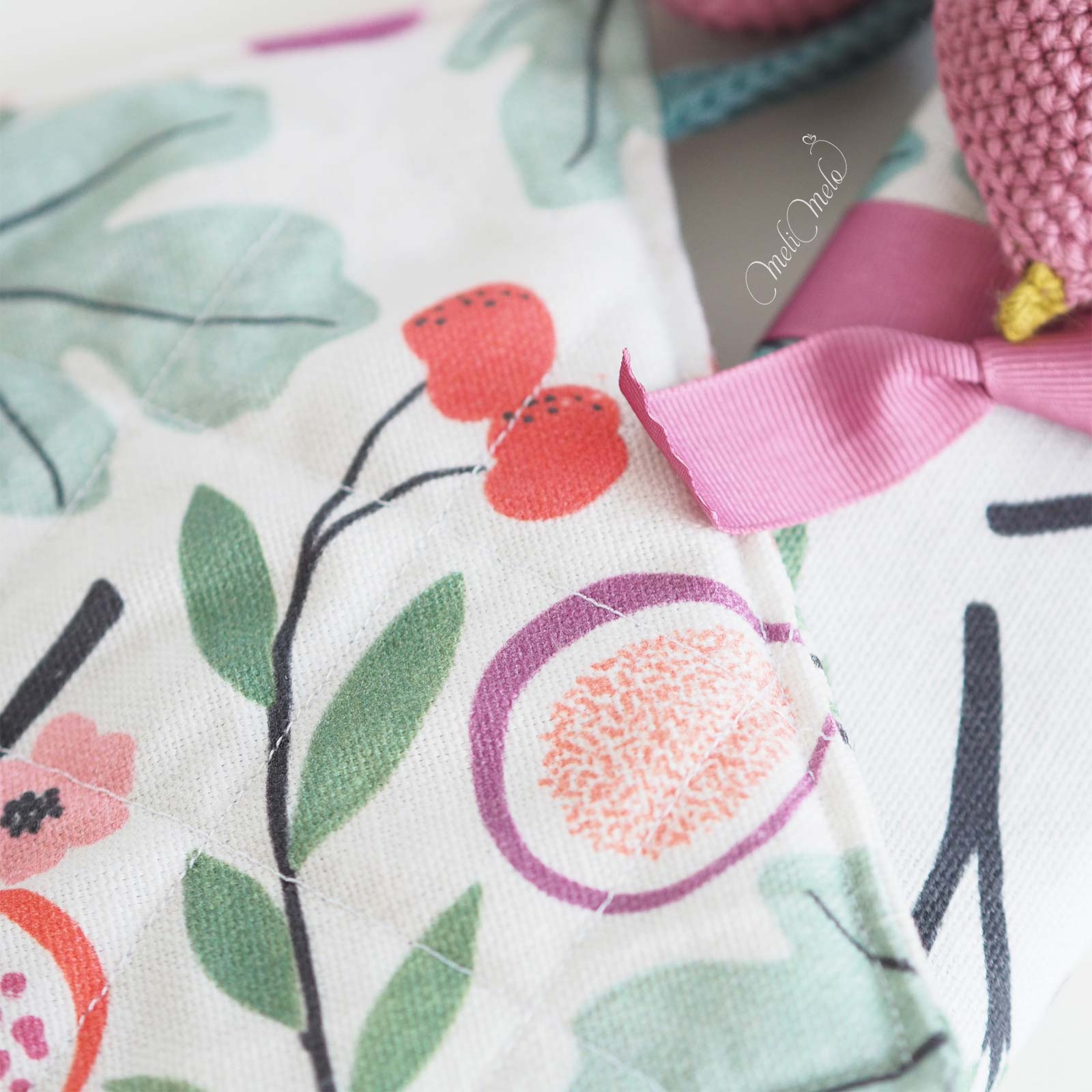 motif-figue-cerise-tissu-canvas-coton-katiafabrics-laboutiquedemelimelo