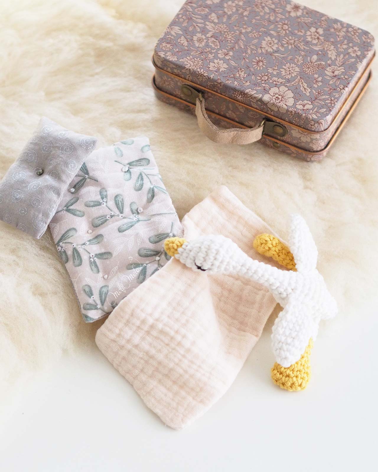 oie-blanche-crochet-mignonne-grigri-cadeau-fait-main-laboutiquedemelimelo