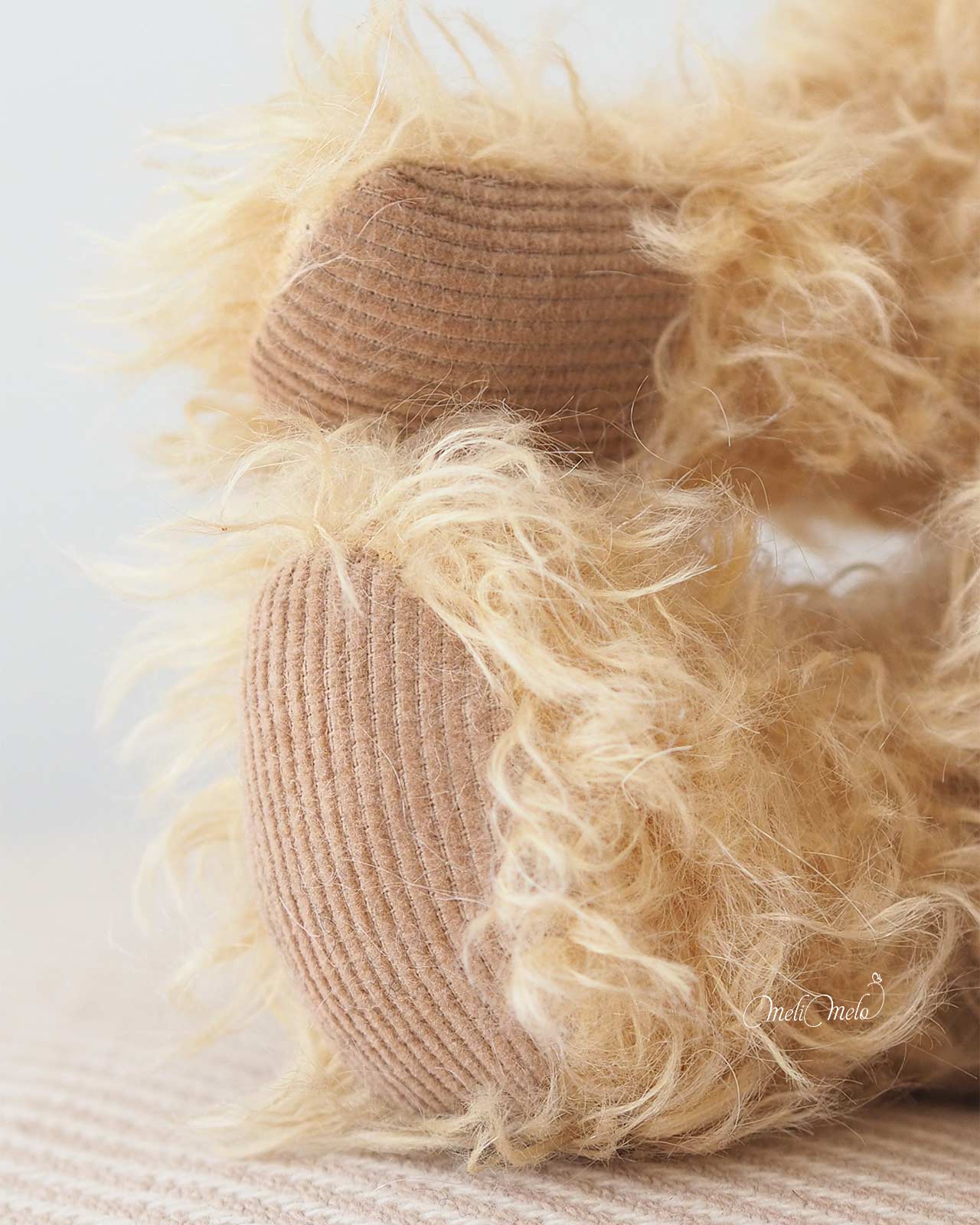 ours-peluche-detail-velours-cote-par-meldoudou-swapmailavecmeli-laboutiquedemelimelo
