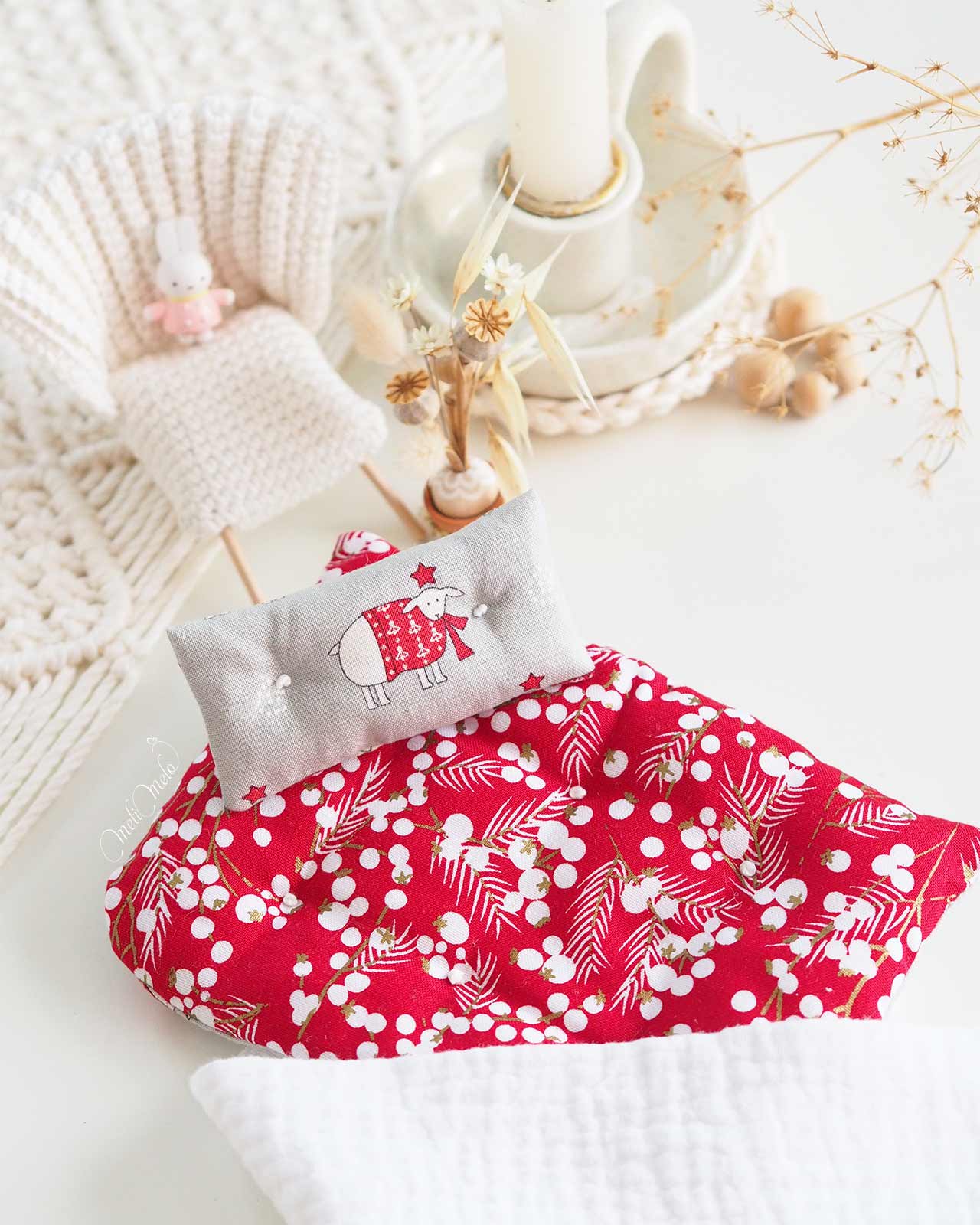 parure-lit-matelasse-baies-rouges-mouton-festif-laboutiquedemelimelo