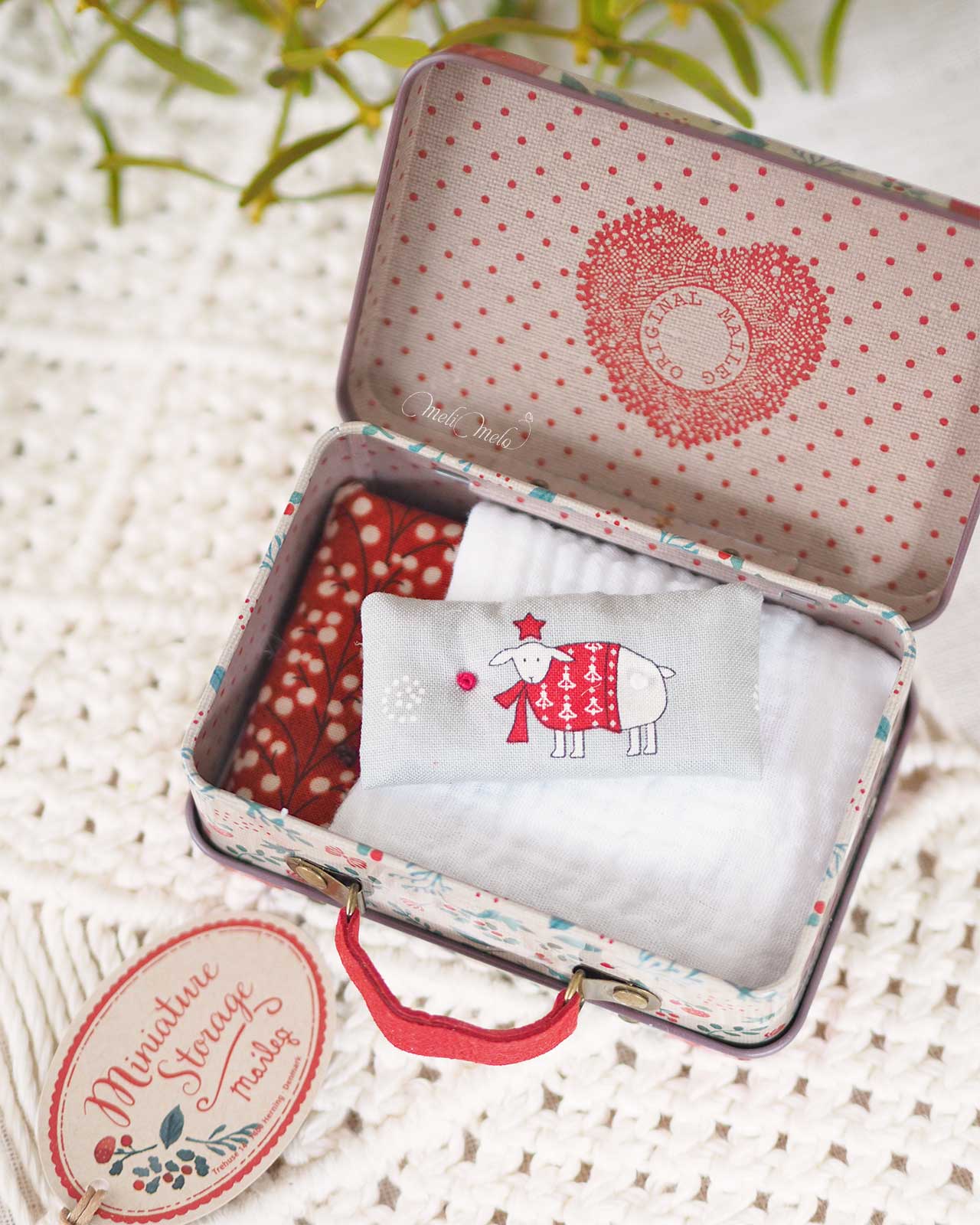 parure-lit-mouton-noel-couture-jouet-valise-maileg-laboutiquedemelimelo