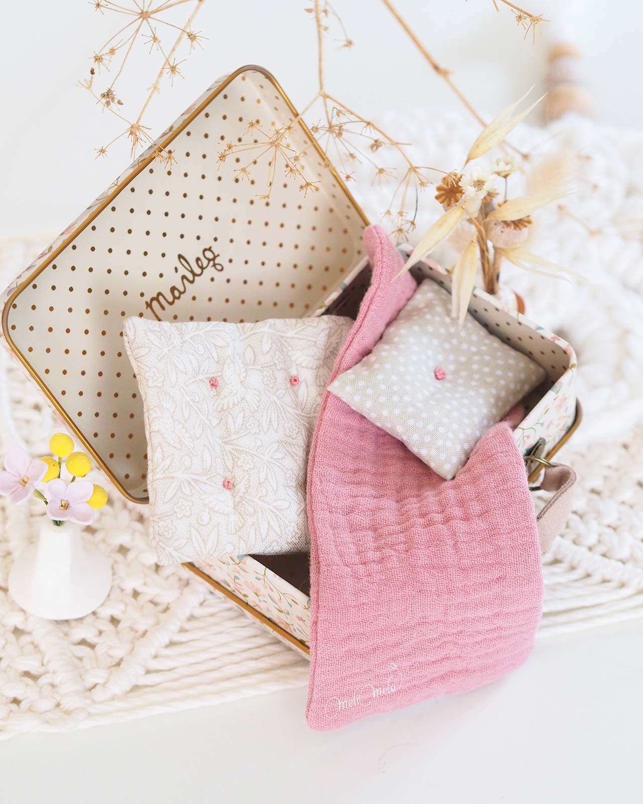 parure-lit-printemps-rose-beige-couture-gaze-coton-jouet-valise-maileg-laboutiquedemelimelo