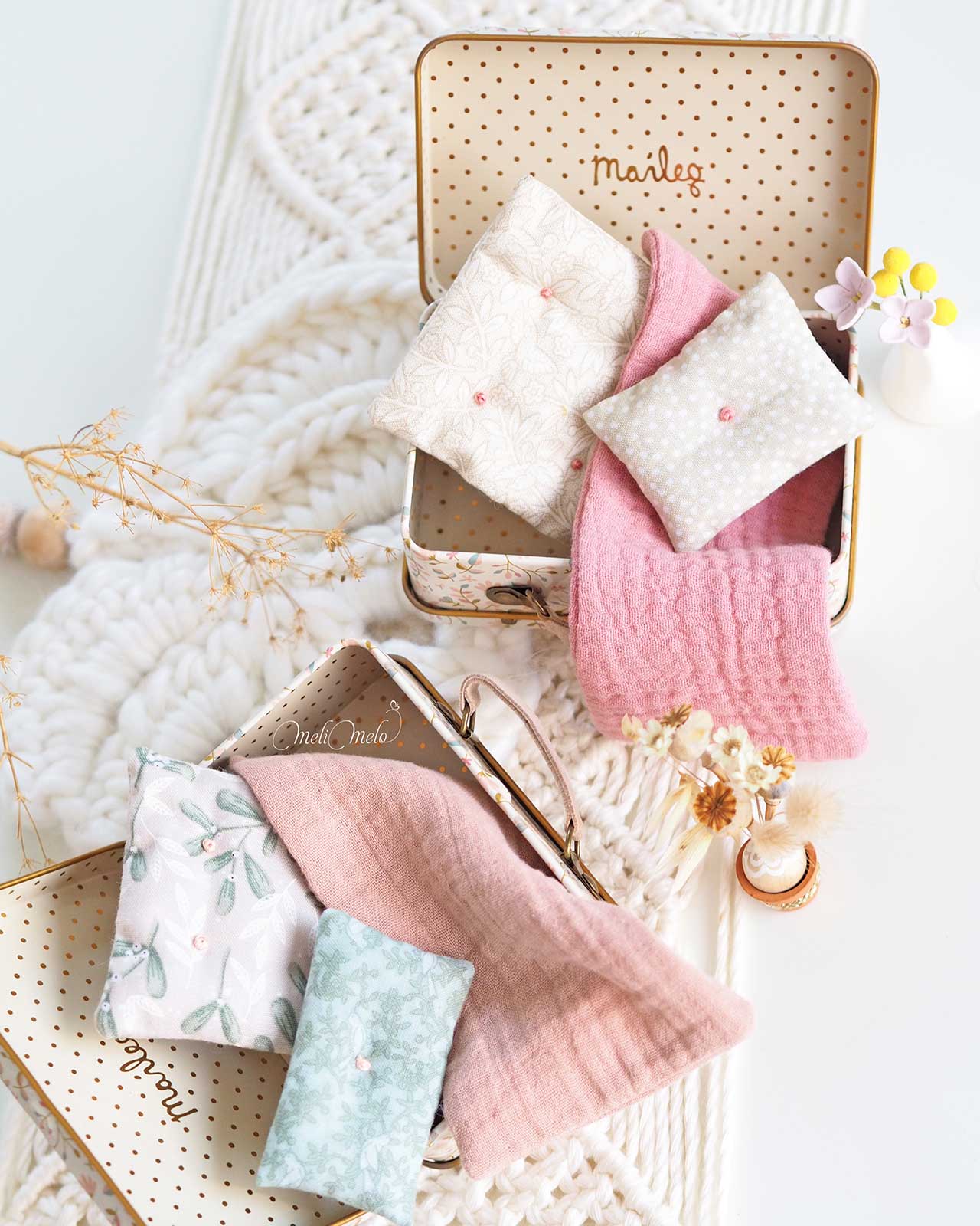 parures-lit-printemps-couture-gaze-coton-rose-jouet-valise-maileg-laboutiquedemelimelo