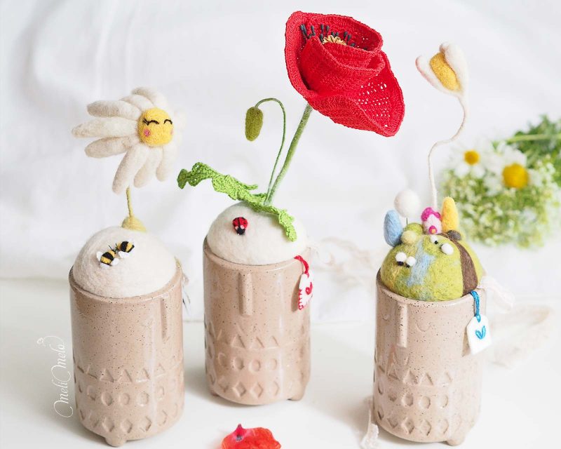 pique-aiguilles-pot-visage-sourire-ceramique-marguerite-coquelicot-mouton-laine-feutree-crochet-laboutiquedemelimelo