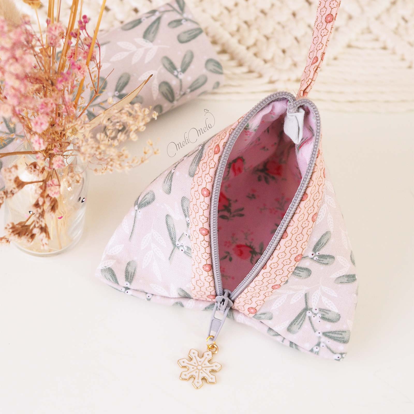 pochon-berlingot-flocon-neige-gui-rose-ouvert-laboutiquedemelimelo