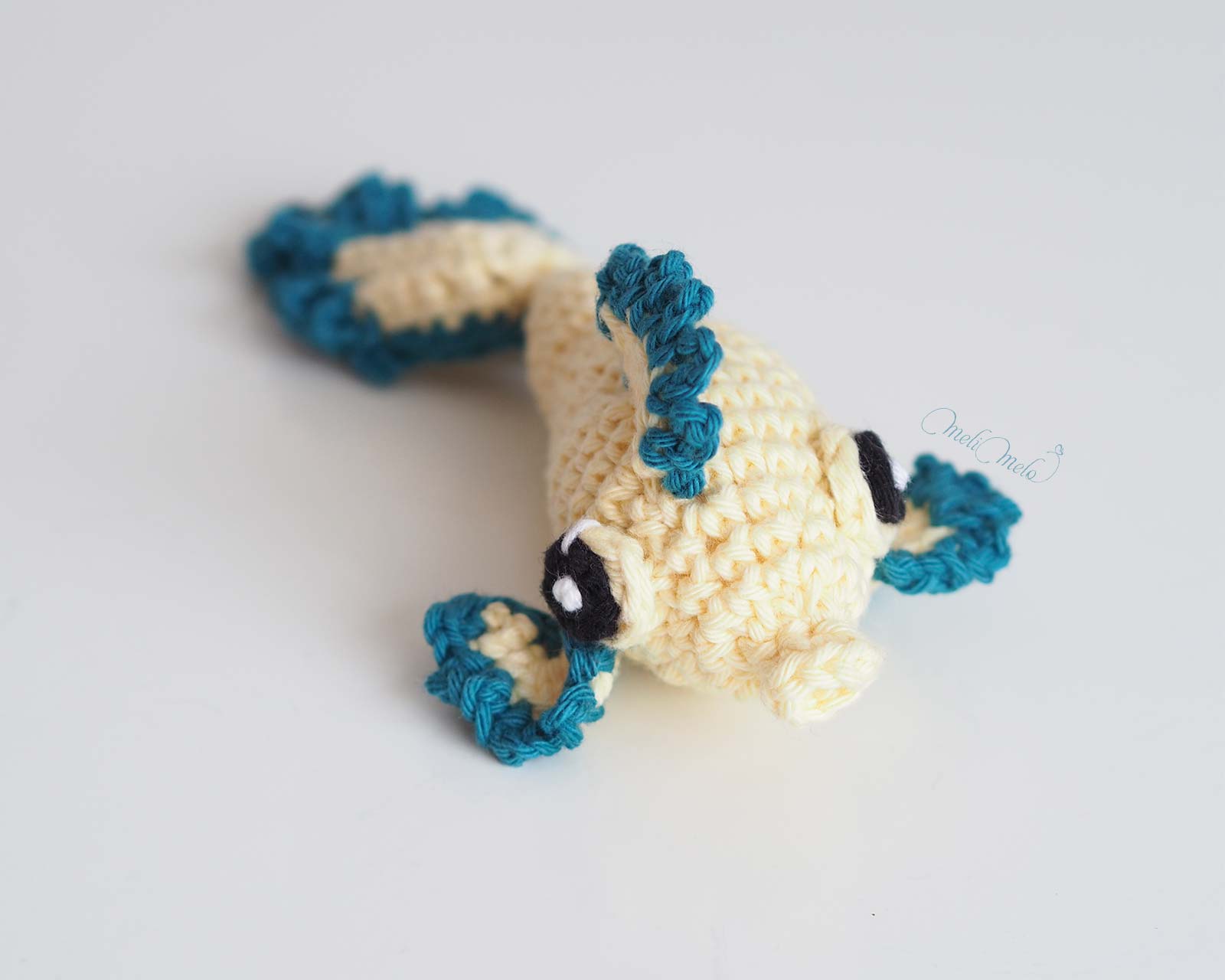 poisson-combattant-jaune-bleu-crochet-amigurumi-coton-laboutiquedemelimelo