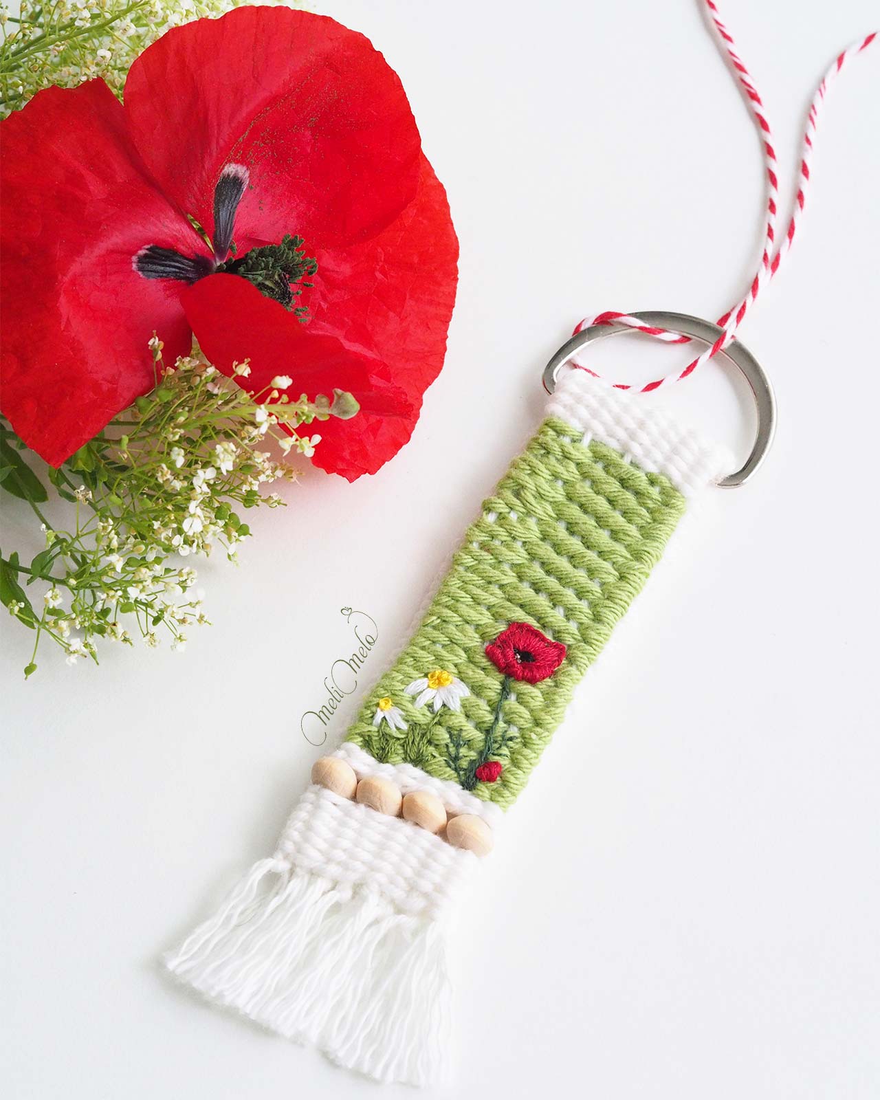 porte-cles-grigri-tissage-broderie-fleurs-coquelicot-marguerite-laboutiquedemelimelo