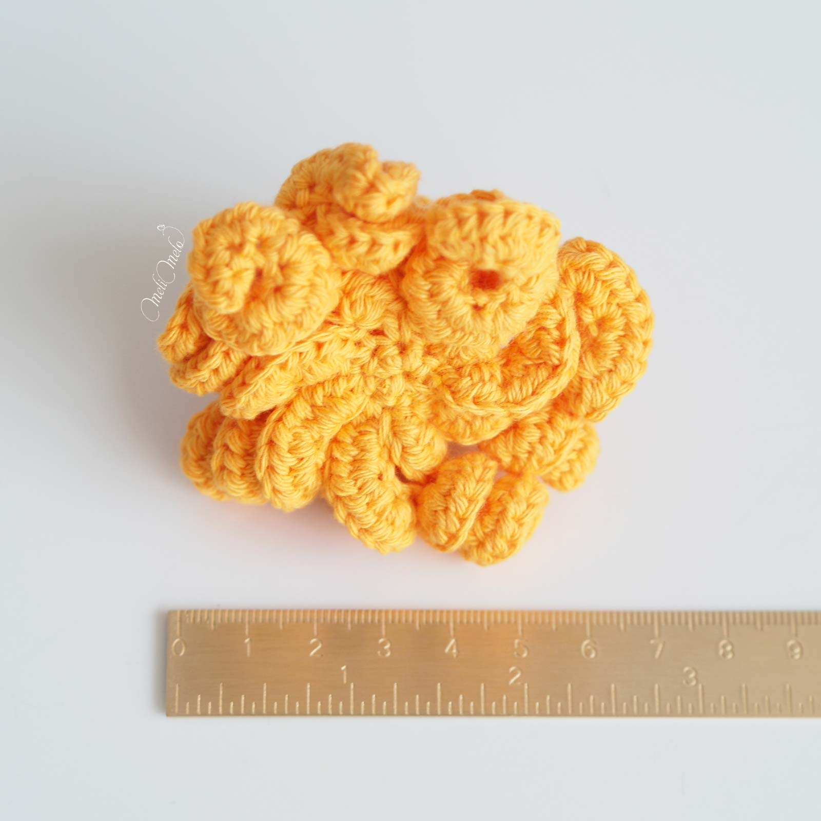 poulpe-rond-tentacules-plies-base-orange-crochet-amigurumi-laboutiquedemelimelo