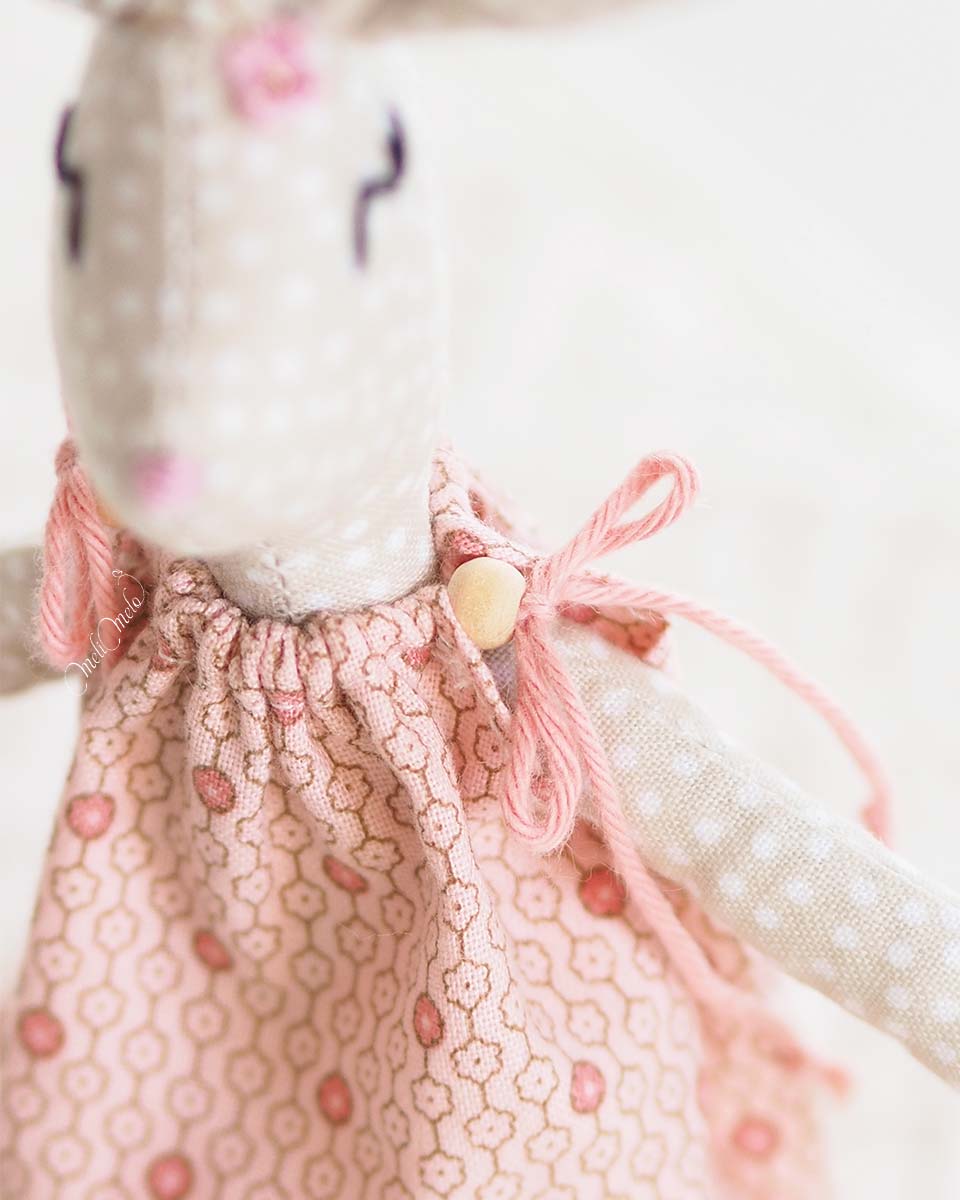 poupee-lapine-robe-rose-perle-bois-laboutiquedemelimelo