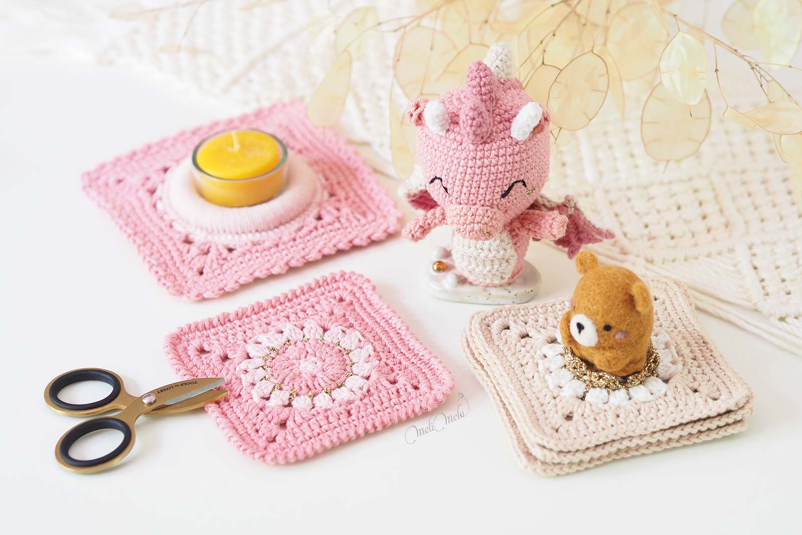 queen-granny-square-ricorumi-rose-ecru-crochet-amigurumi-laboutiquedemelimelo