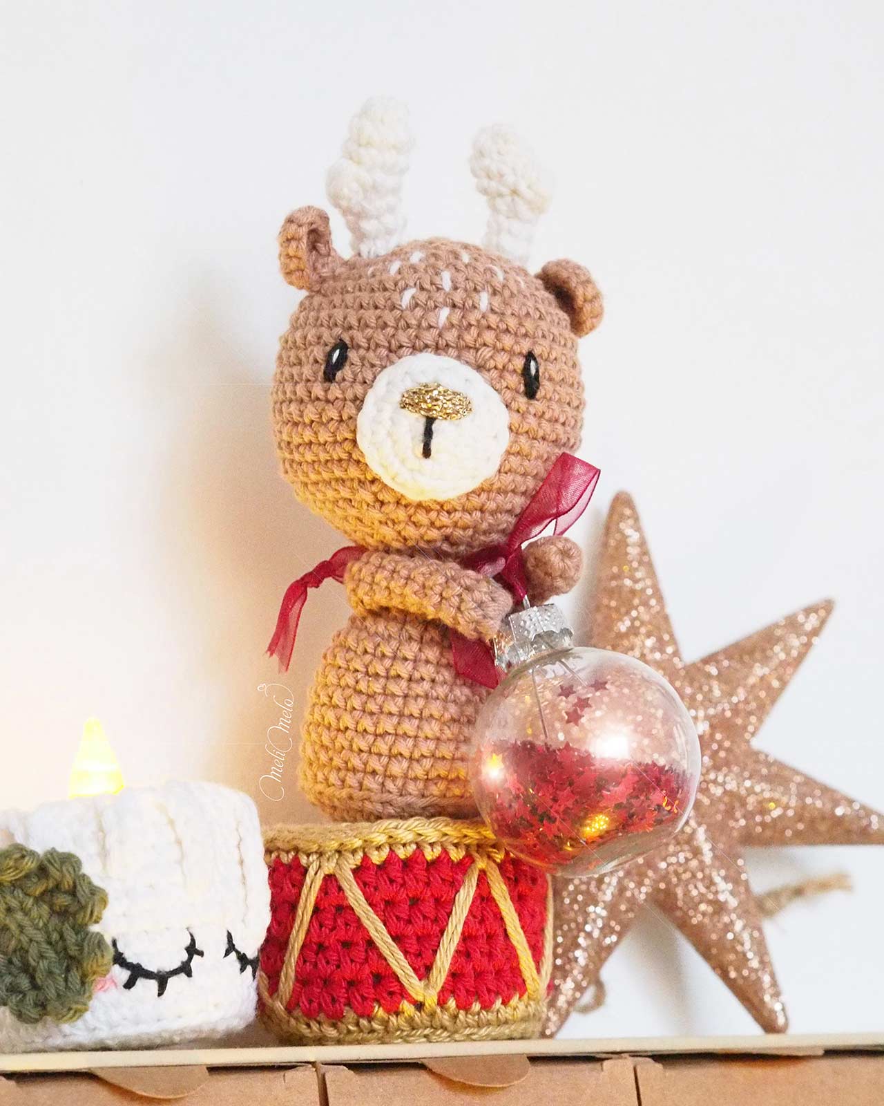 renne-amigurumi-crochet-mini-boule-noel-confettis-etoiles-rouge-calendrier-avent-laboutiquedemelimelo
