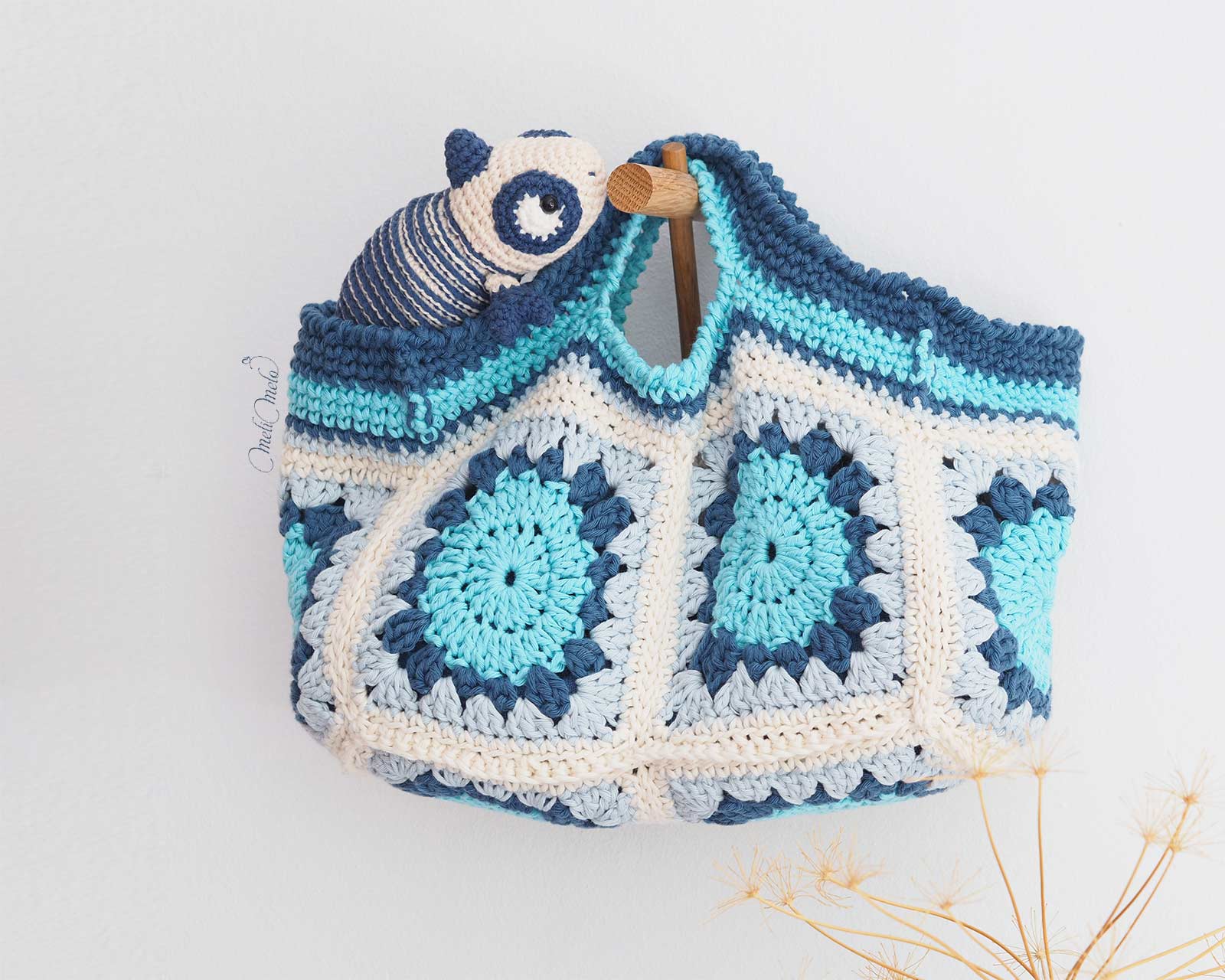 sac-coton-crochet-carre-granny-bleu-turquoise-blanc-cameleon-mariniere-laboutiquedemelimelo