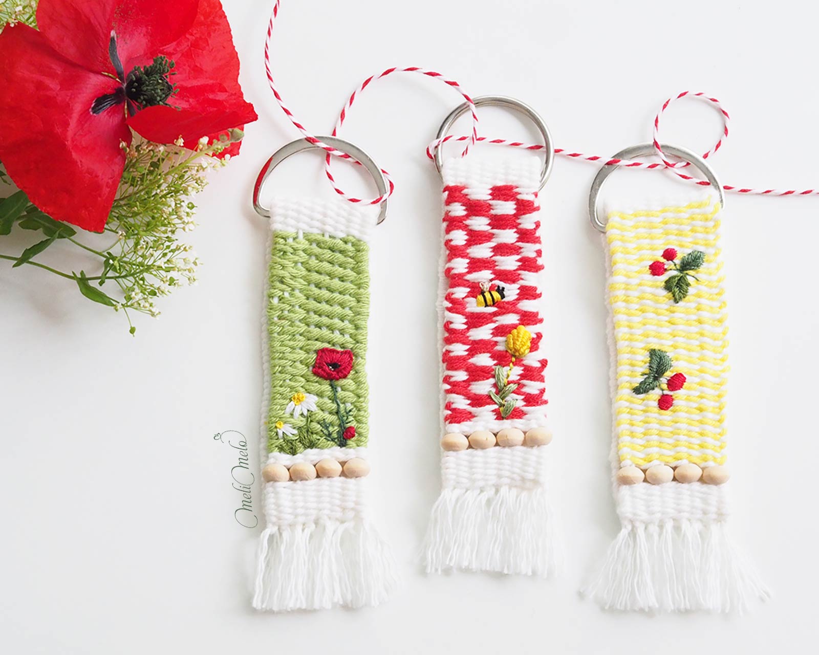 tissage-broderie-coton porte-cles-grigri-fleur-coquelicot-abeille-cerise-laboutiquedemelimelo