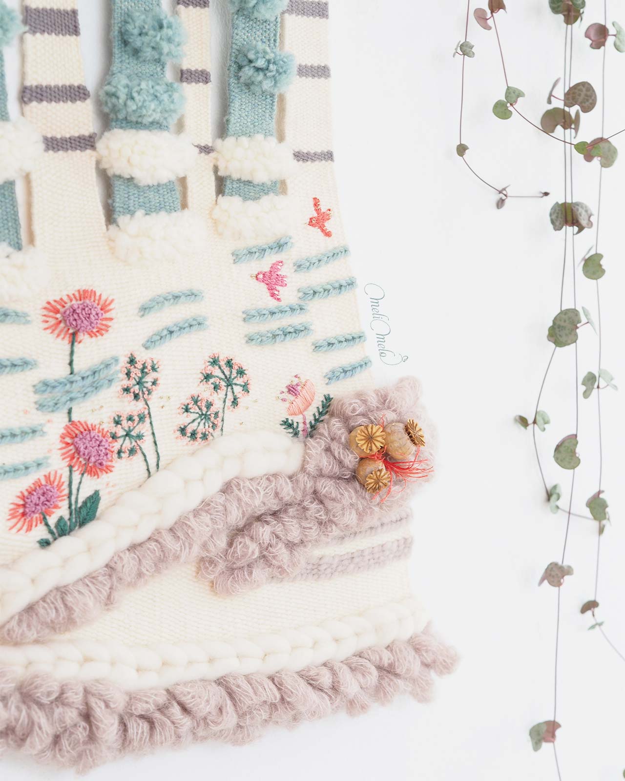 tissage-laine-foret-broderie-zakka-fleurs-pavot-oiseaux-deco-poetique-laboutiquedemelimelo