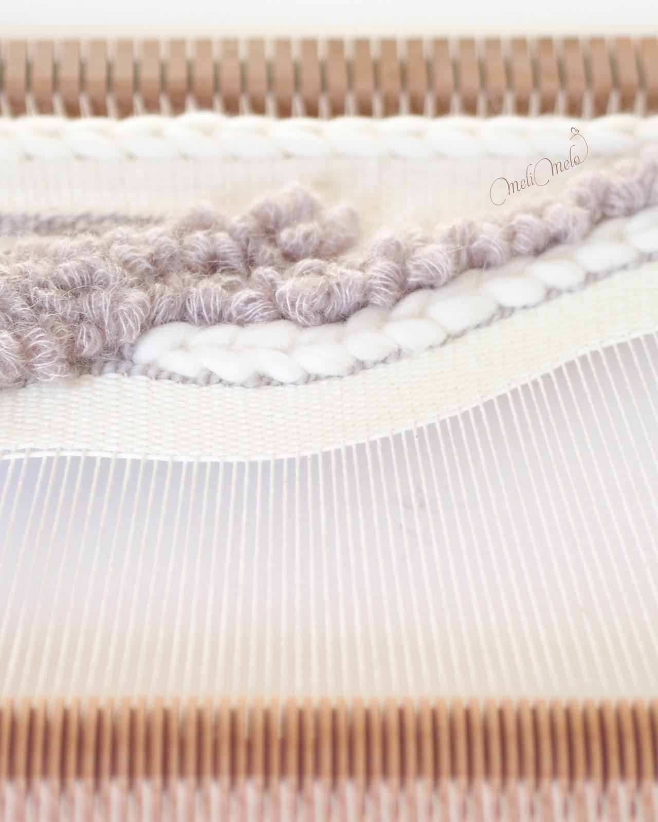 tissage-laine-peruvienne-sur-metier-tisser-bois-manuel-laboutiquedemelimelo