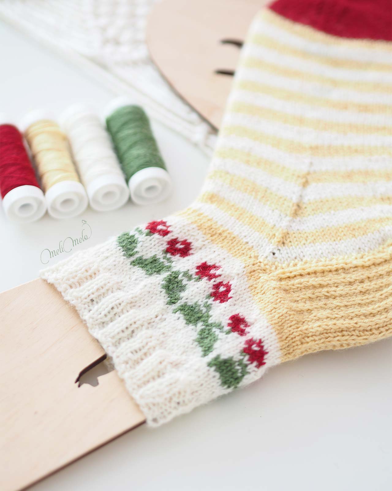 tricot-chaussette-jacquard-cerise-lane-jawoll-lang-yarns-laboutiquedemelimelo.jpg