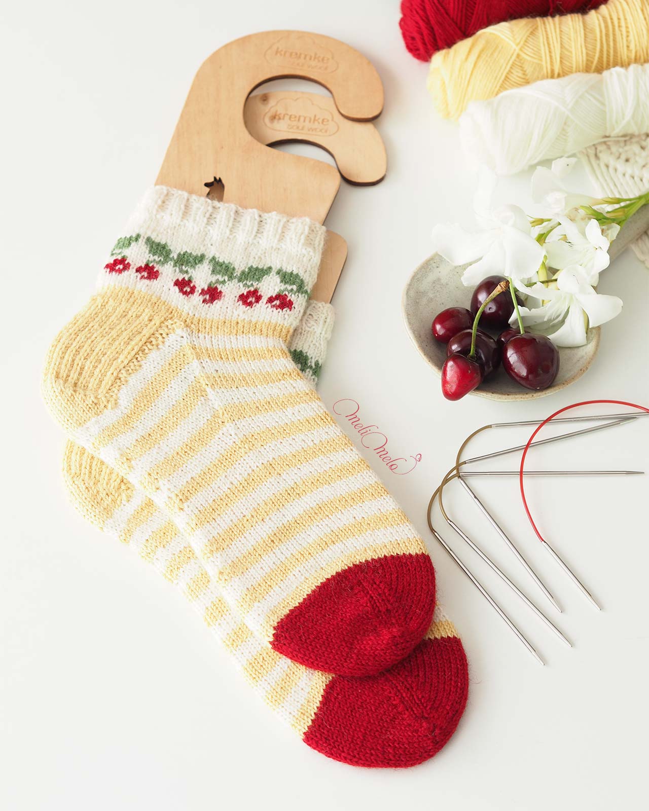 tricot-chaussettes-cerise-rayures-laine-lang-yarns-laboutiquedemelimelo