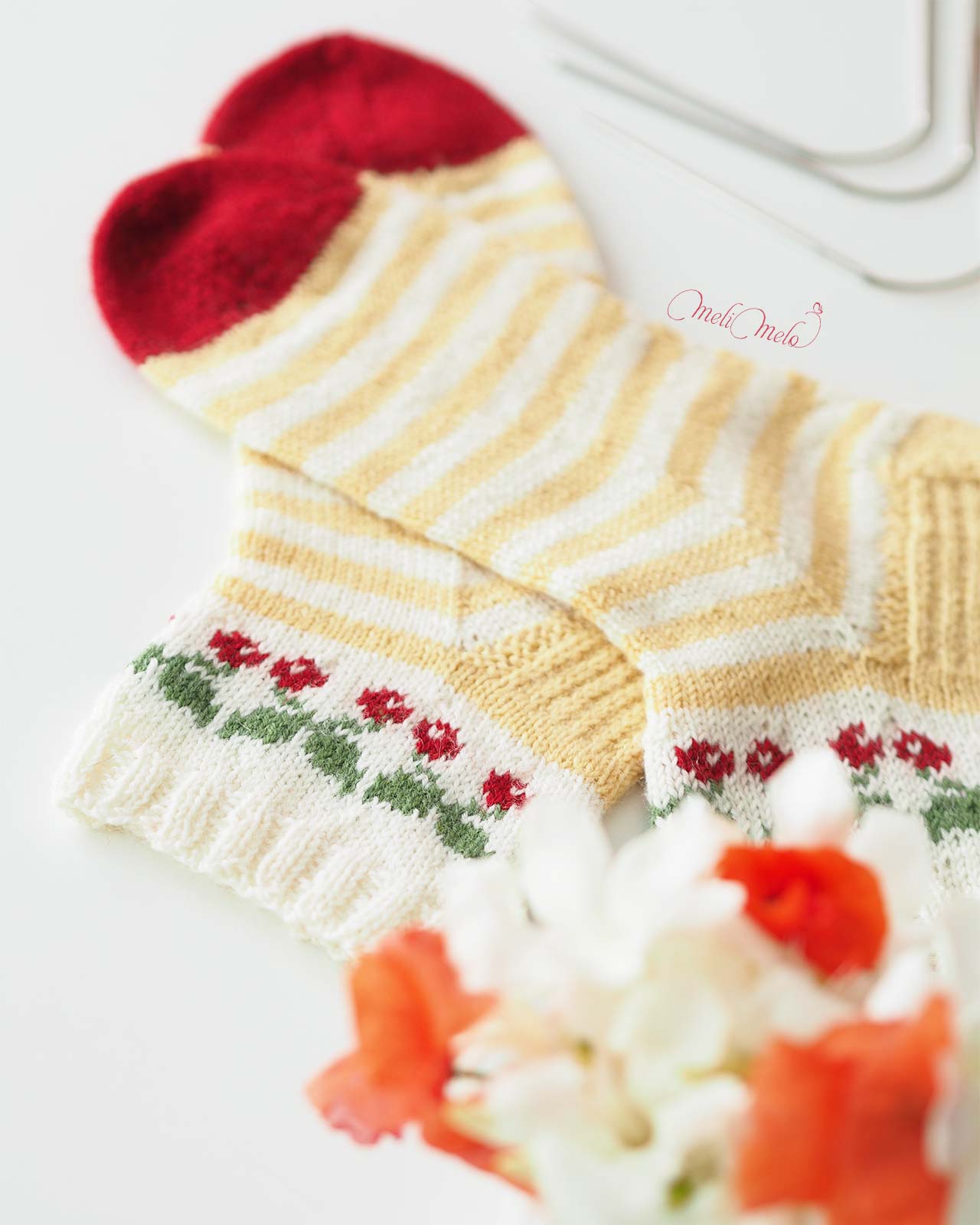 tricot-chaussettes-cerise-rayures-pointe-rouge-laboutiquedemelimelo