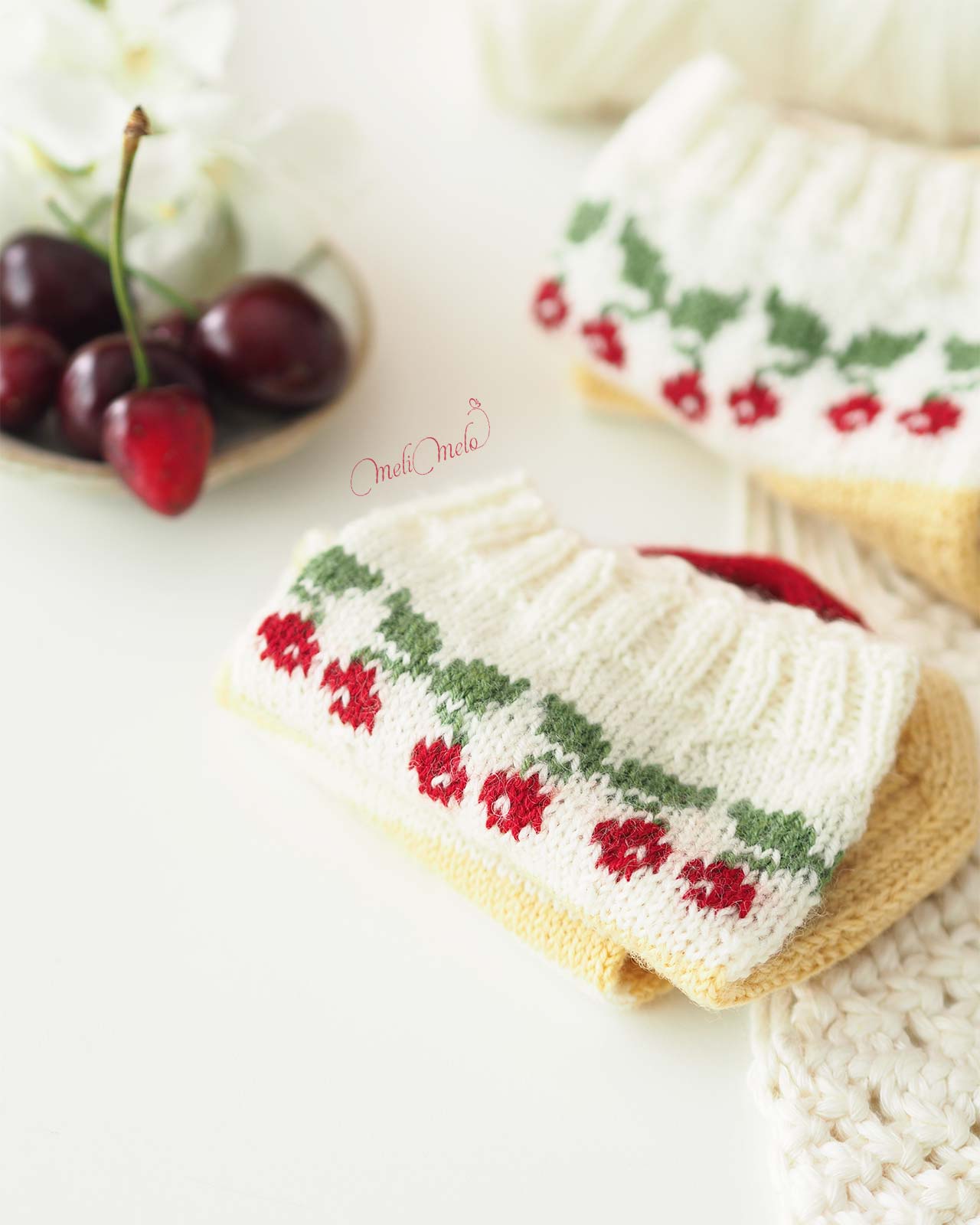 tricot-chaussettes-cerises-jacquard-lang-yarns-laboutiquedemelimelo