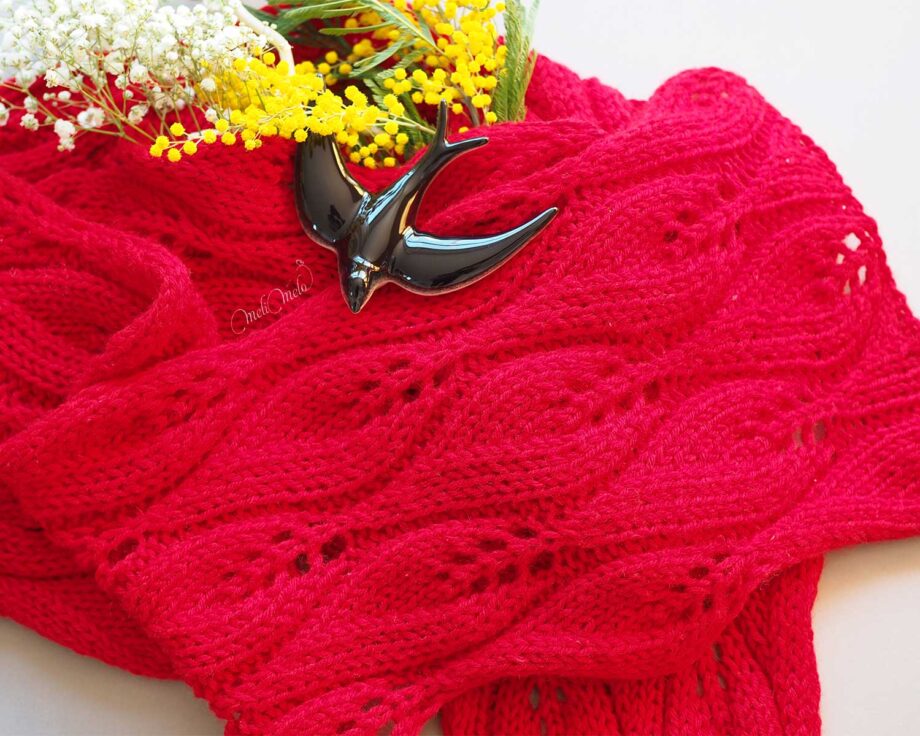 tricot-echarpe-feuille-rouge-mimosa-hirondelle-marie-claire-idees-laboutiquedemelimelo