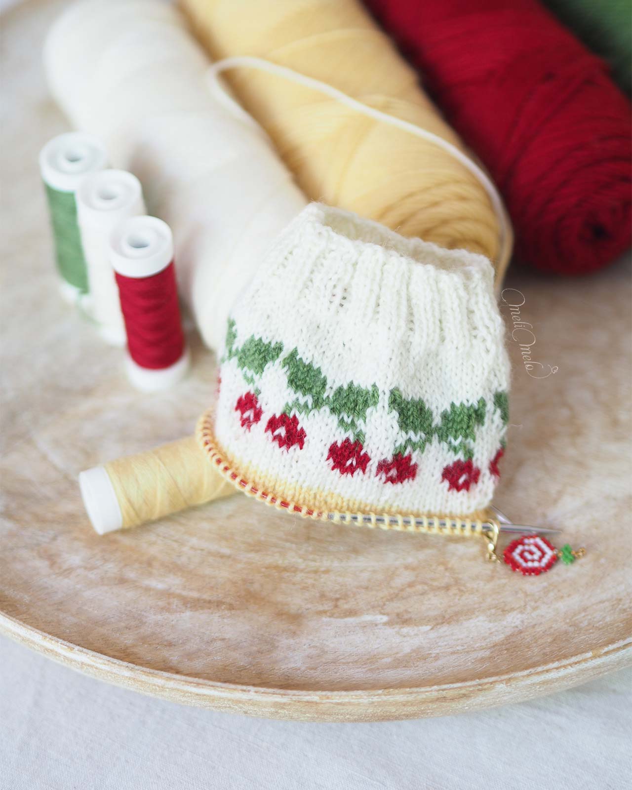 tricot-jacquard-cerise-chaussette-modele-leniddelalinotte-laboutiquedemelimelo