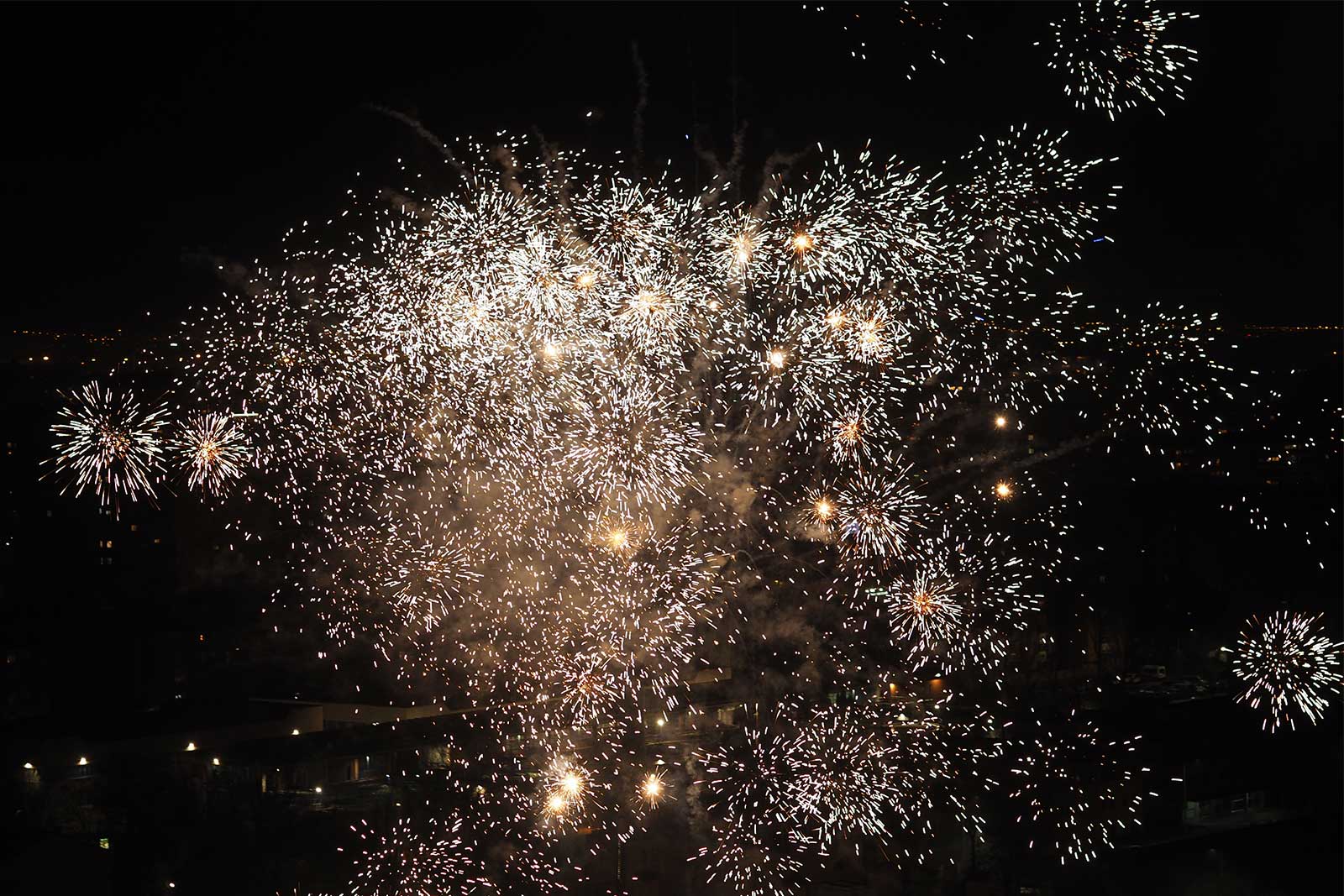 valladolid-en-bici-noche-vieja-2021-fuegos-artificiales-huerta-rey-yoniquenews